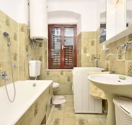 Center Apartment *