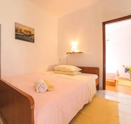 Apartment Center Omis