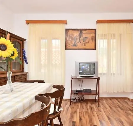 Center Apartment *