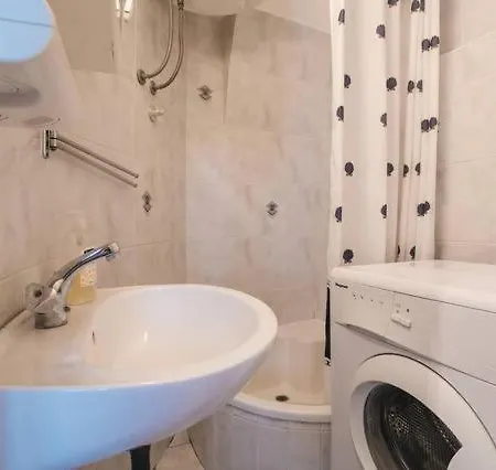 Center Apartment *